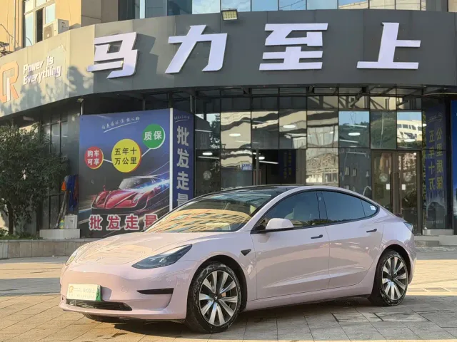 Фотография автомобиля — Tesla Model 3
