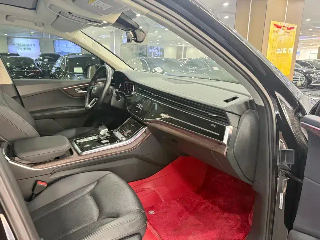 Audi Q7 — Фото автомобиля 6