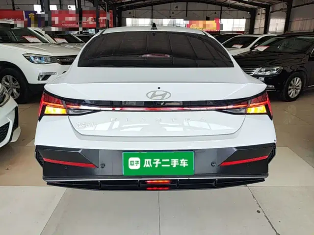 Hyundai Elantra — Фото автомобиля 3