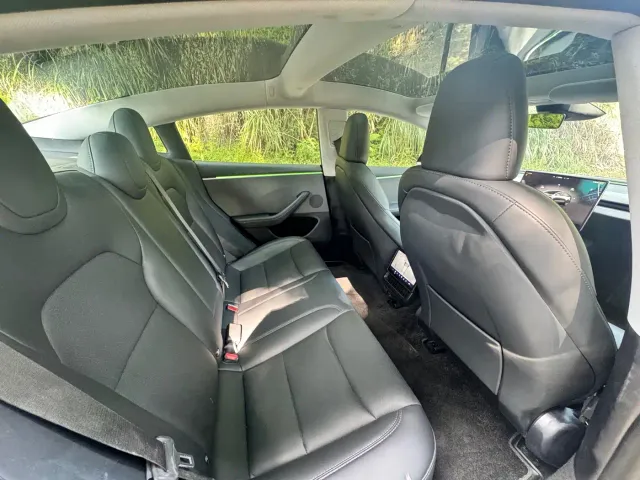 Tesla Model 3 — Фото автомобиля 9