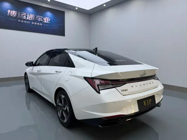 Hyundai Elantra — Фото автомобиля 4