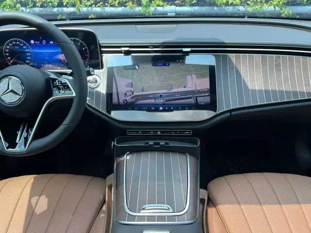 Mercedes-Benz E-Class — Фото автомобиля 7