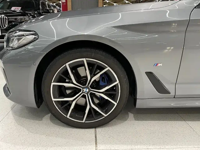 BMW 5 Series — Фото автомобиля 14