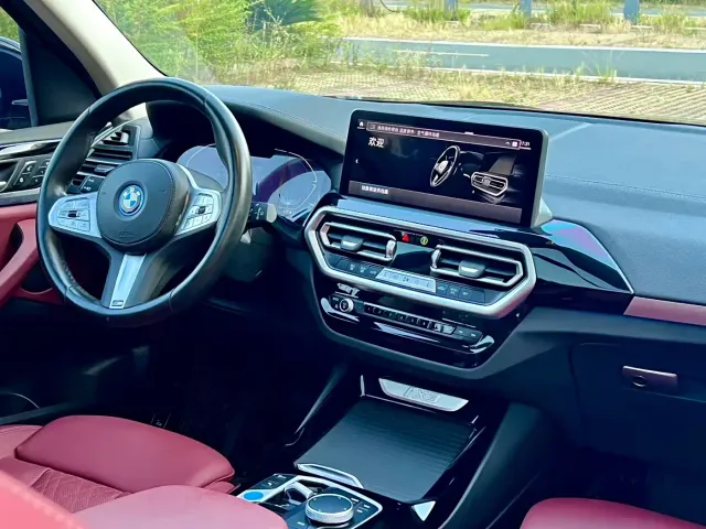 BMW iX3 — Фото автомобиля 9