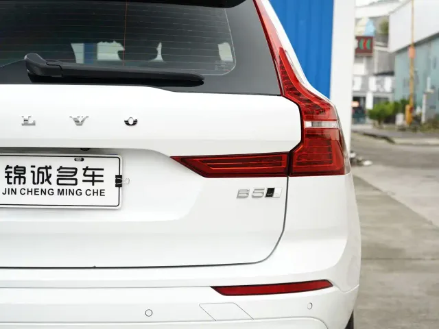 Volvo XC60 — Фото автомобиля 9
