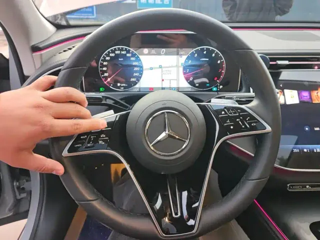 Mercedes-Benz E-Class — Фото автомобиля 12