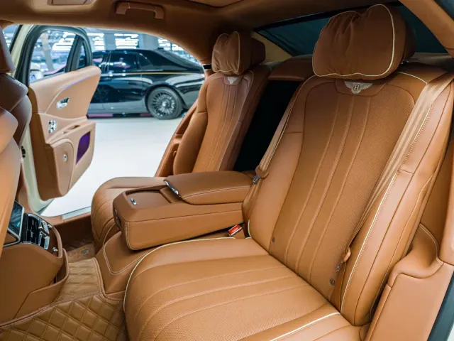 Bentley Flying Spur — Фото автомобиля 11