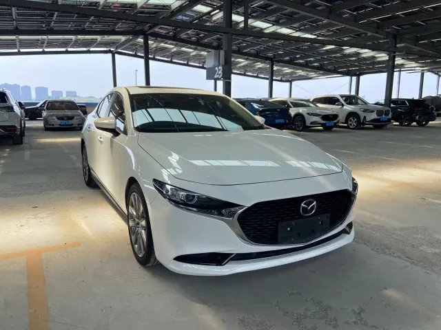 Mazda Axela — Фото автомобиля 3