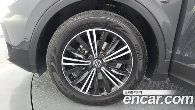 Volkswagen Tiguan Tiguan 2 поколение 2.0 TDI Premium — Фото автомобиля 5