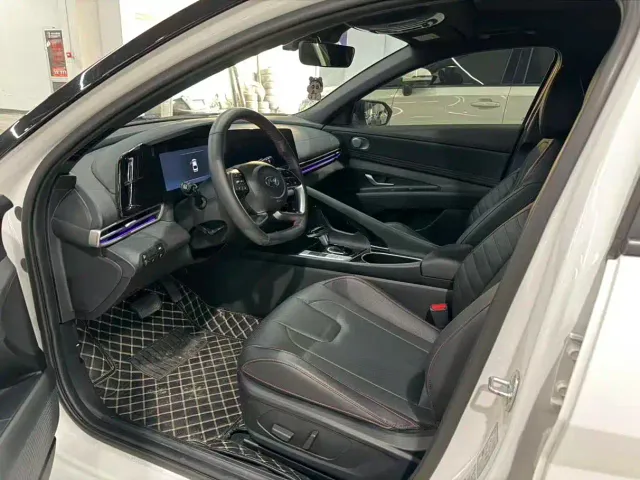 Hyundai Elantra — Фото автомобиля 4