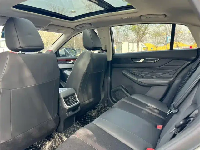 Dongfeng Yixuan MAX — Фото автомобиля 13