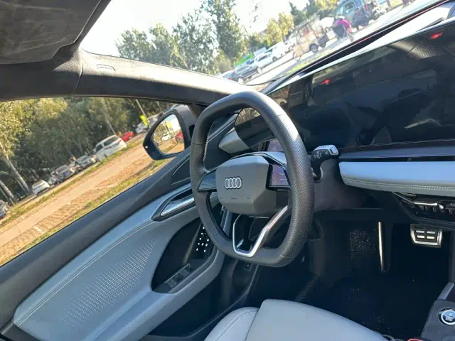 Audi Q6L e-tron — Фото автомобиля 16
