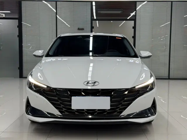 Hyundai Elantra — Фото автомобиля 2