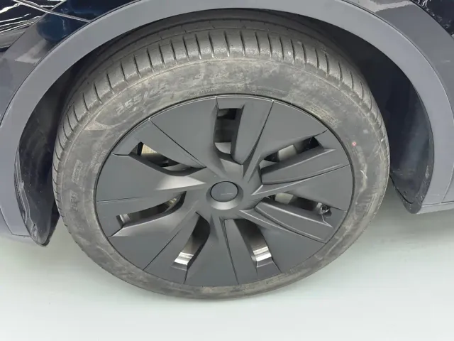 Tesla Model Y — Фото автомобиля 28