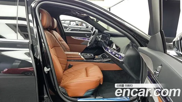 BMW 7-Series 7 серия (G70) 740i xDrive M Sport — Фото автомобиля 11