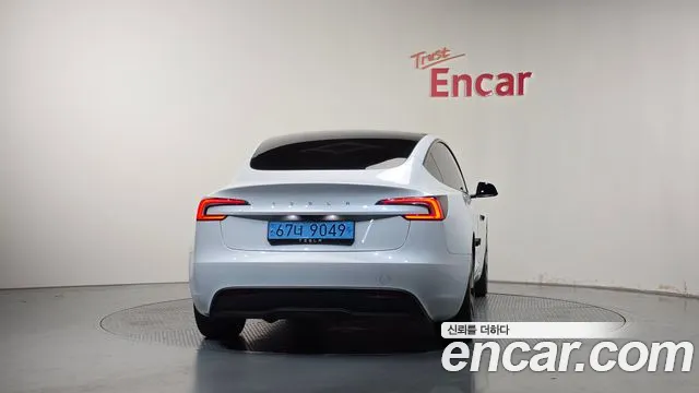 Tesla Model 3 — Фото автомобиля 3