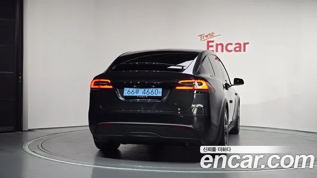 Tesla Model X — Фото автомобиля 4
