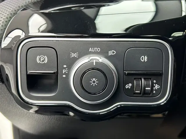 Mercedes-Benz A-Class — Фото автомобиля 11