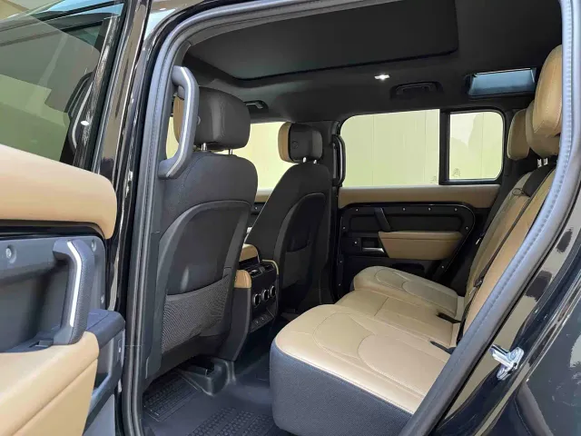 Land Rover Defender — Фото автомобиля 13