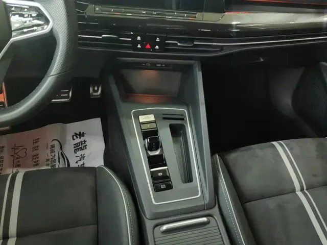 Volkswagen Golf 2021 280TSI DSG 30th Anniversary Edition — Фото автомобиля 16