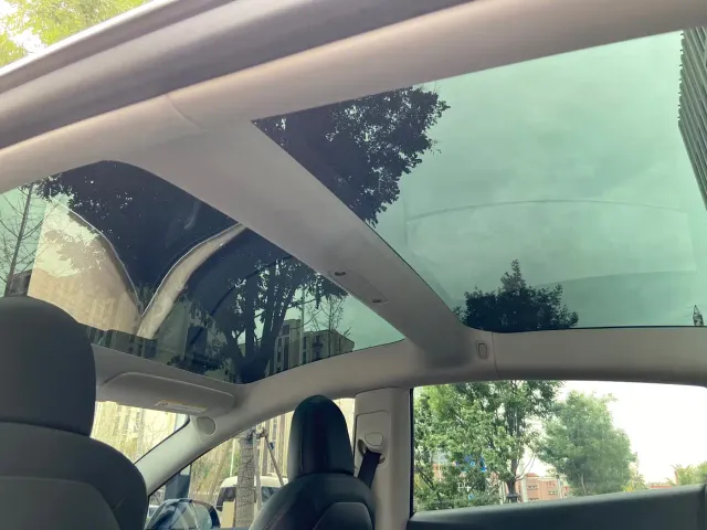 Tesla Model 3 — Фото автомобиля 19