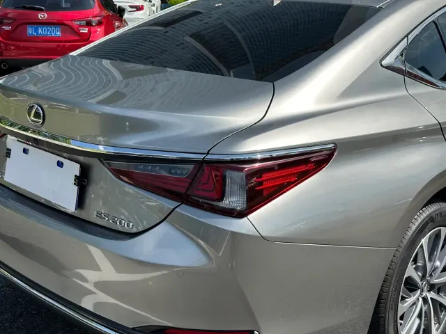 Lexus ES — Фото автомобиля 14