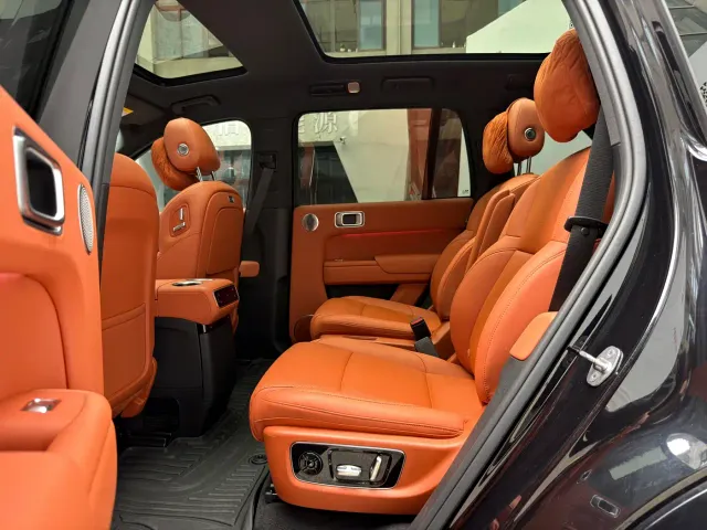 Li Auto L8 — Фото автомобиля 12