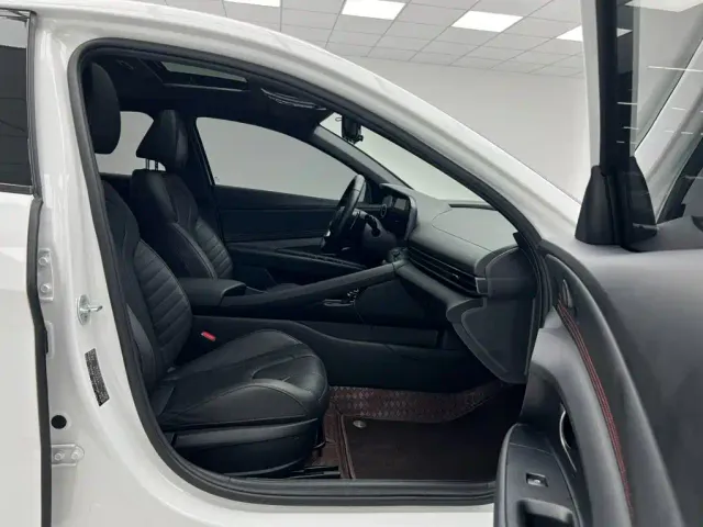 Hyundai Elantra — Фото автомобиля 16