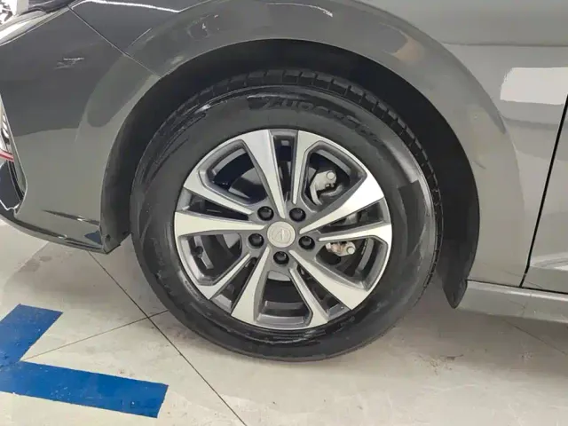 Changan Eado — Фото автомобиля 6