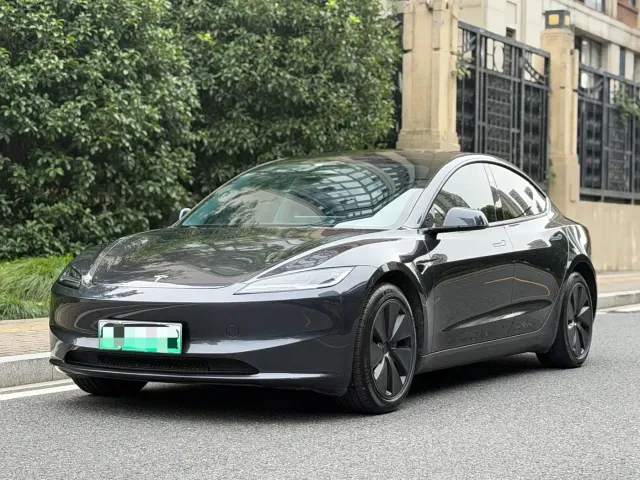 Фотография автомобиля — Tesla Model 3