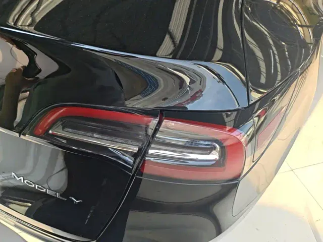 Tesla Model Y — Фото автомобиля 7