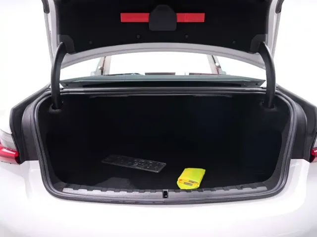 BMW 3 Series — Фото автомобиля 11