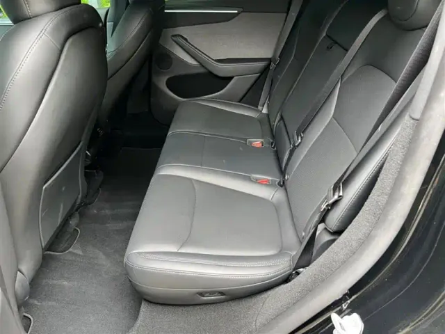 Tesla Model Y — Фото автомобиля 5