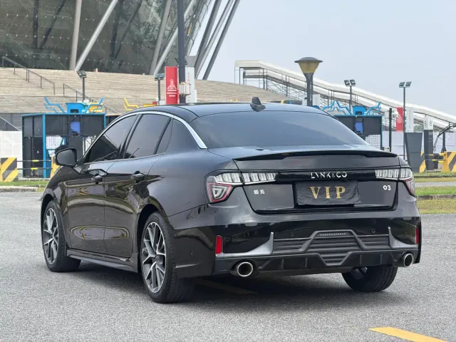 Lynk & Co 03 — Фото автомобиля 4