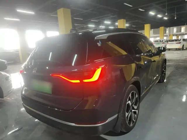 Nio ES8 — Фото автомобиля 6