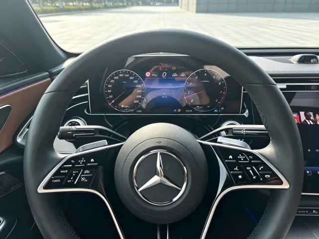 Mercedes-Benz E-Class — Фото автомобиля 9