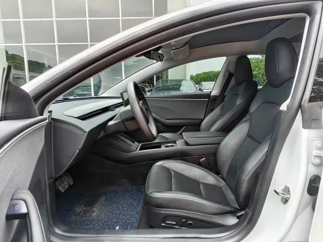 Tesla Model 3 — Фото автомобиля 16
