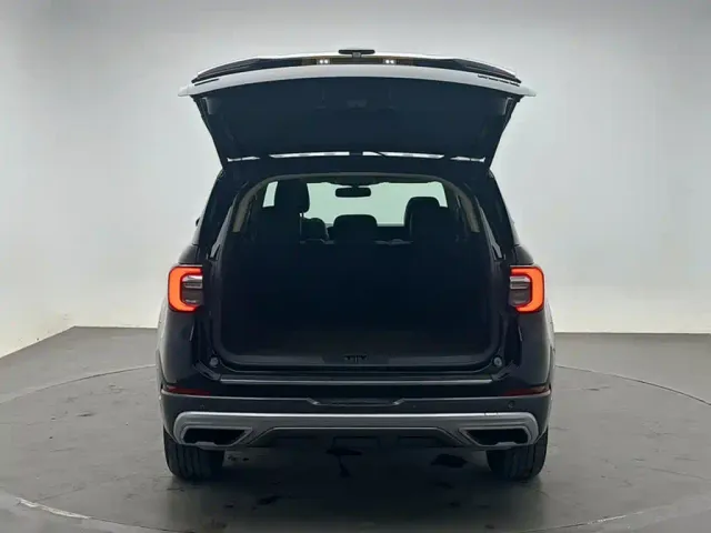 Ford Explorer — Фото автомобиля 8