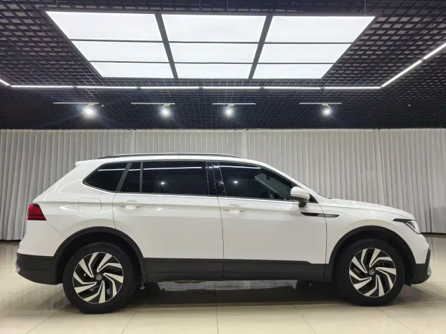 Volkswagen Tiguan L — Фото автомобиля 4