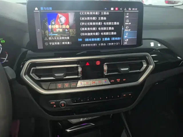 BMW iX3 — Фото автомобиля 12