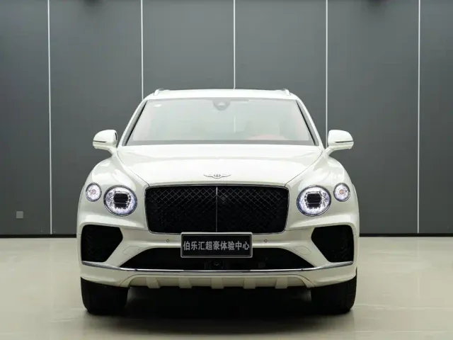 Bentley Bentayga — Фото автомобиля 2