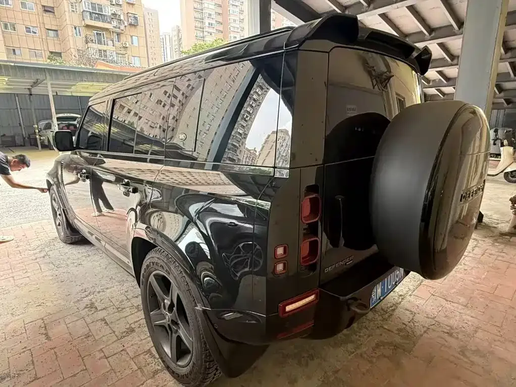 Land Rover Land Rover Defender 2023 Facelift 110 3.0T P400 X-DYNAMIC HSE — Фото автомобиля 3