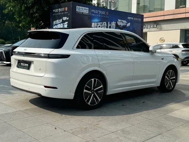 Li Auto L7 — Фото автомобиля 13