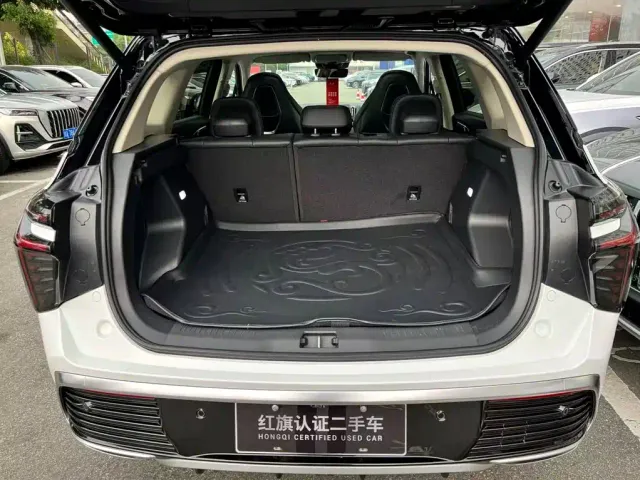 Hongqi HS3 — Фото автомобиля 5