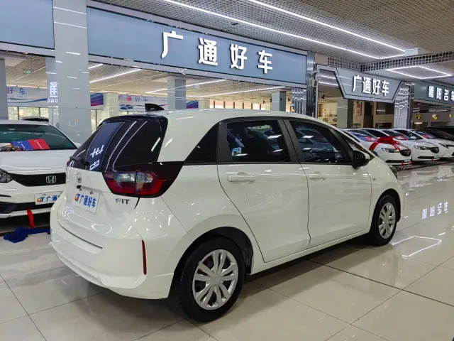Honda Fit — Фото автомобиля 8