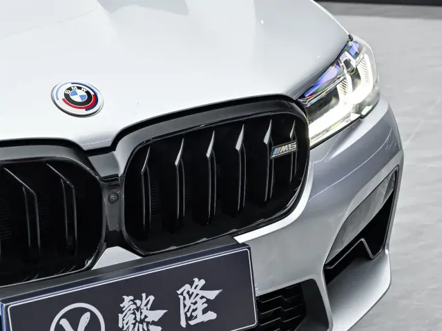 BMW M5 — Фото автомобиля 15