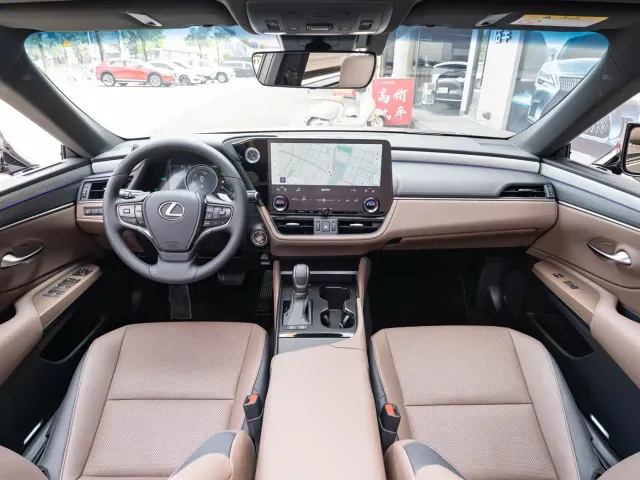 Lexus ES — Фото автомобиля 13