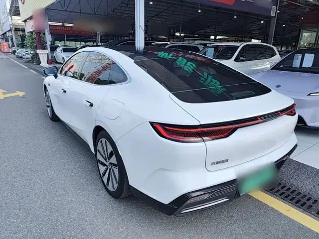 Geely Galaxy E8 — Фото автомобиля 4