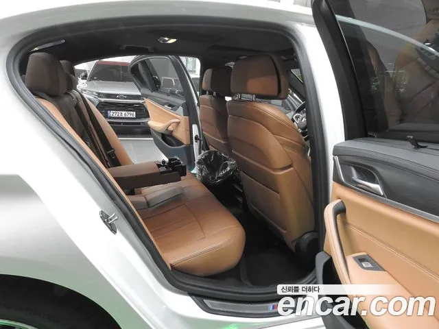 BMW 5 Series G30 — Фото автомобиля 12