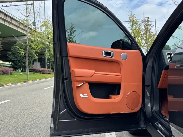 Li Auto L7 — Фото автомобиля 8